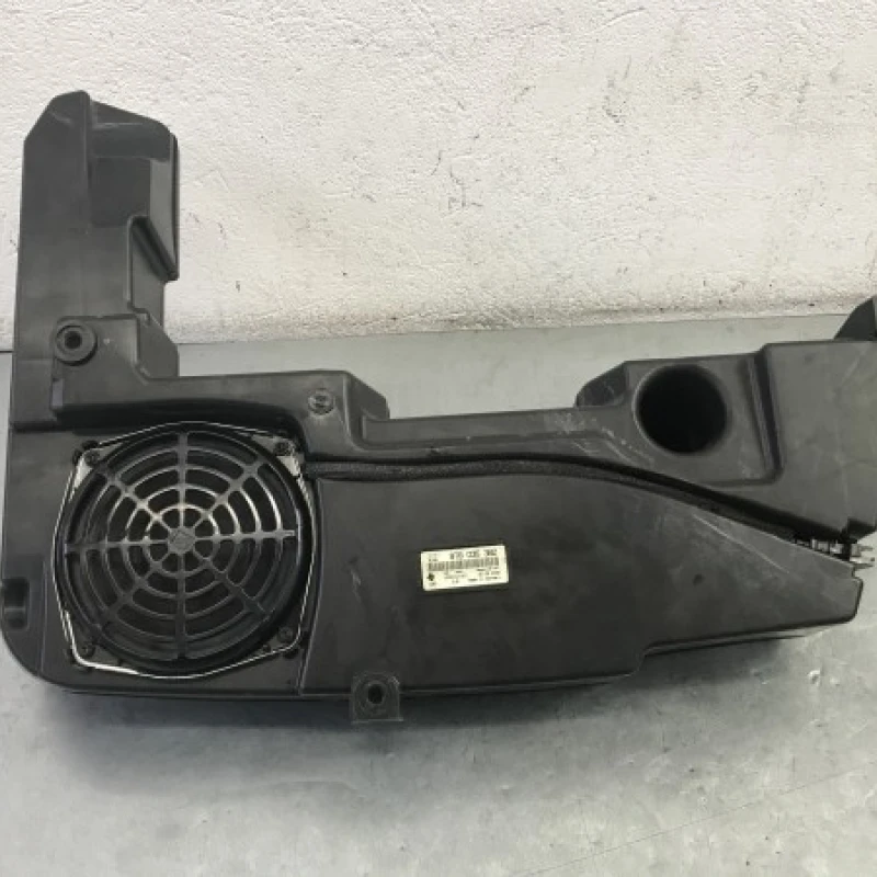 Subwoofer / Audi   2010 / Audio si electronice