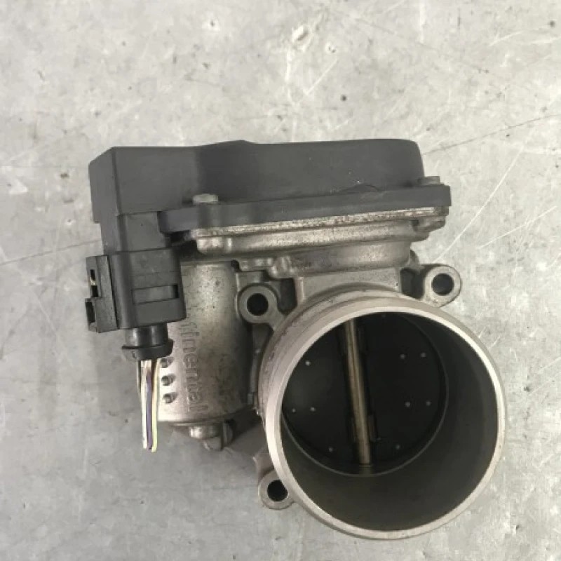 Clapeta de acceleratie / Audi A5 8T 2010 / Motor, racire si evacuare