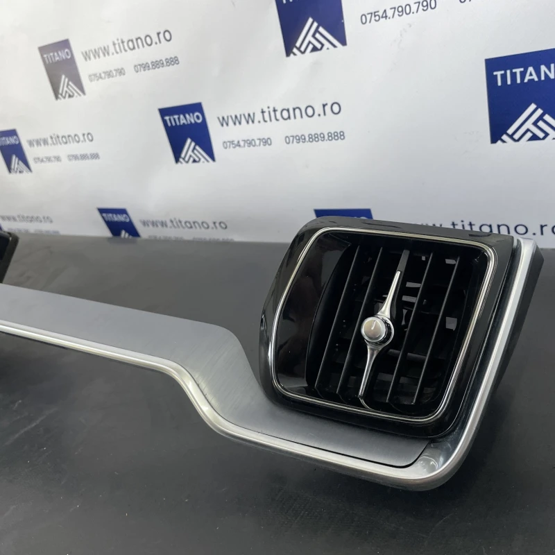 Ornament trim bord / Volvo V60 V60 2019 / Interior