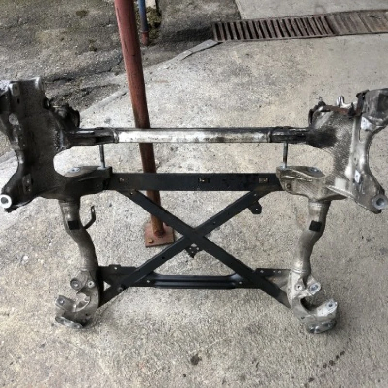 Punte fata jug motor / Audi   2010 / Caroserie, oglinzi si faruri