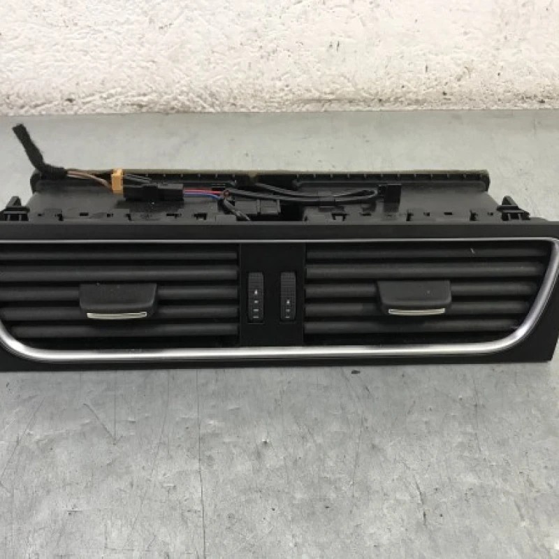Grila centrala aer bord Audi A5 8T 2010