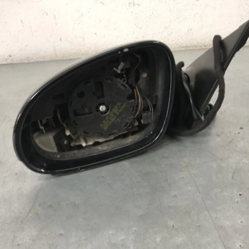 Oglinda stanga rabatare electrica / Volkswagen   2010 / Caroserie, oglinzi si faruri