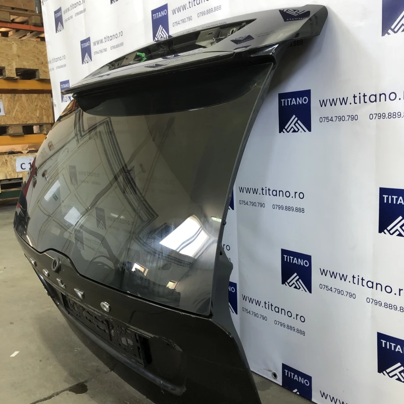Haion / Volvo XC60 D4 2016 / Caroserie, oglinzi si faruri