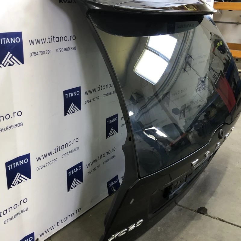 Haion / Volvo XC60 D4 2016 / Caroserie, oglinzi si faruri