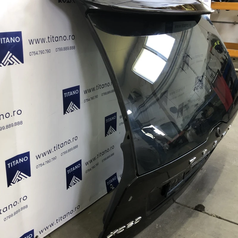 Haion / Volvo XC60 D4 2016 / Caroserie, oglinzi si faruri