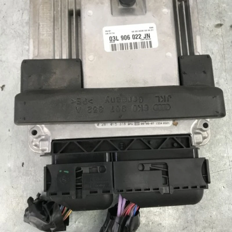 Calculator motor ecu / Audi   2010 / Audio si electronice