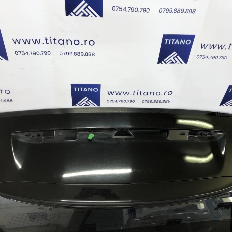 Haion / Volvo XC60 D4 2016 / Caroserie, oglinzi si faruri