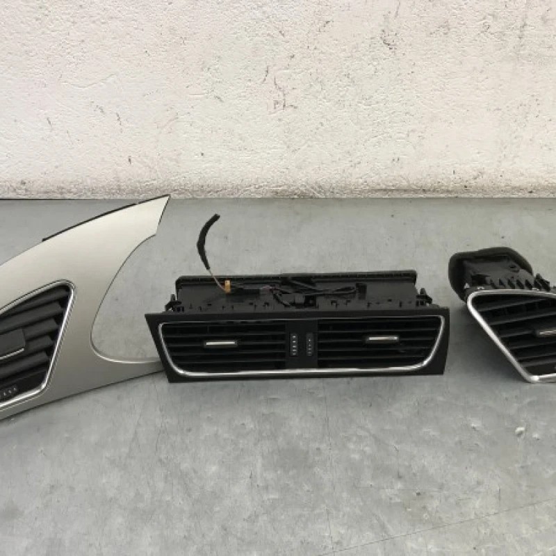 Grila aer bord Audi A4 B8 2010