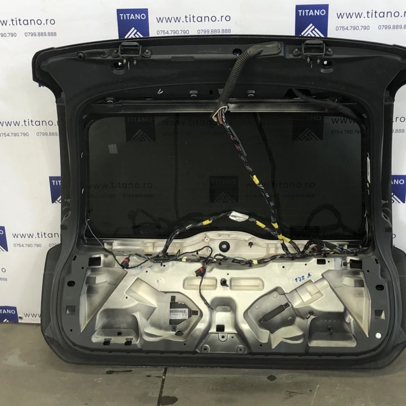 Haion / Volvo XC60 D4 2016 / Caroserie, oglinzi si faruri