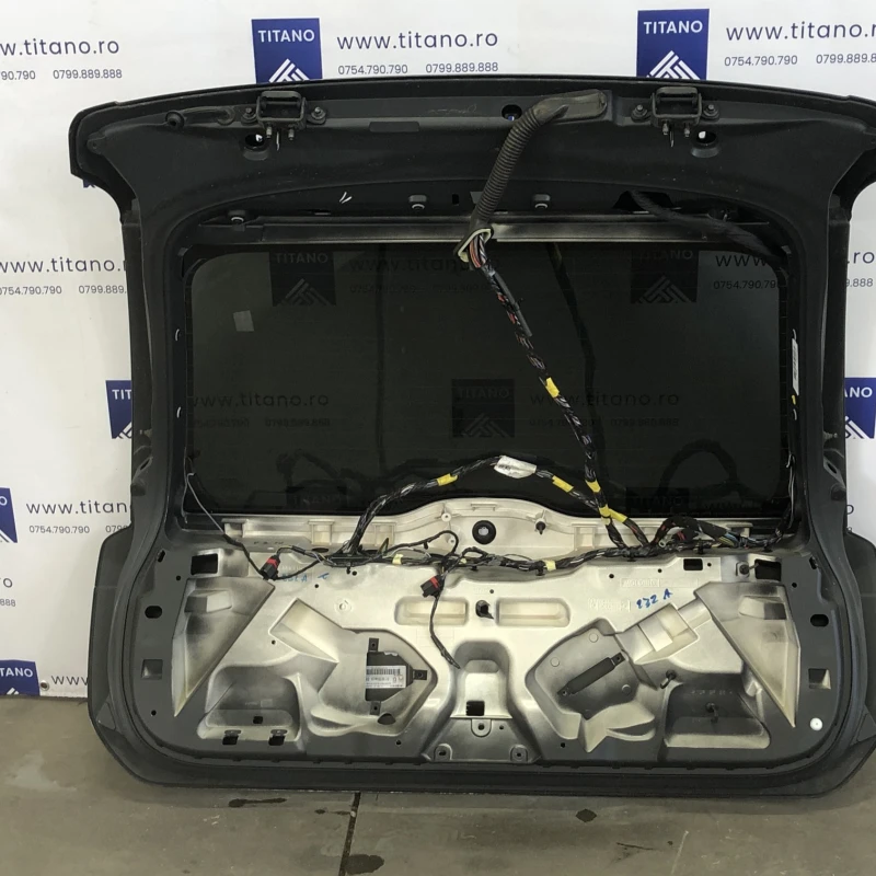 Haion / Volvo XC60 D4 2016 / Caroserie, oglinzi si faruri