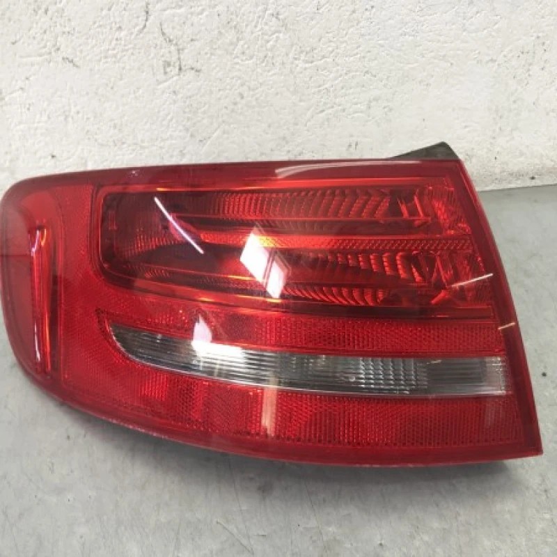 Stop stanga caroserie Audi A4 B8 2010