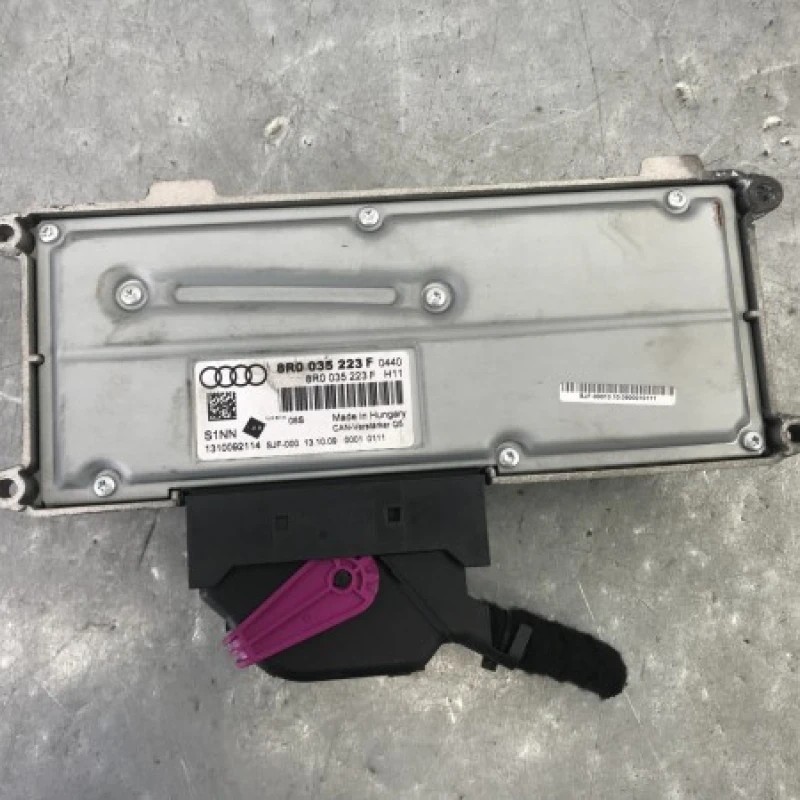 Amplificator audio Audi A4 B8 2010