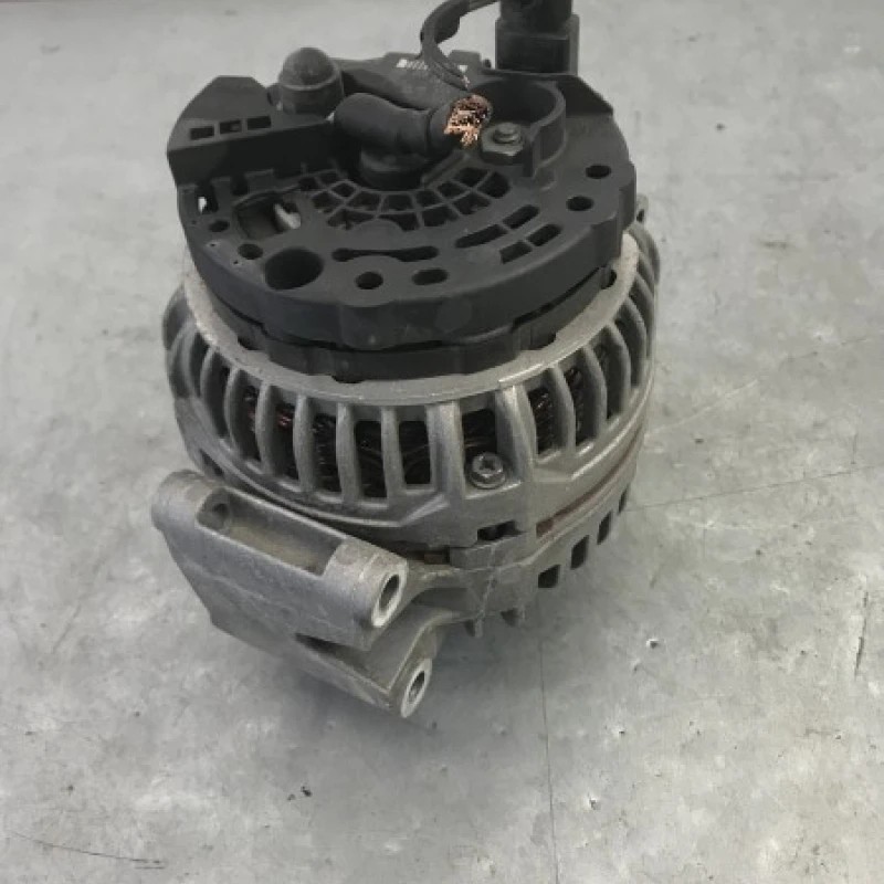 Alternator / Volkswagen Passat B6 2009 / Motor, racire si evacuare