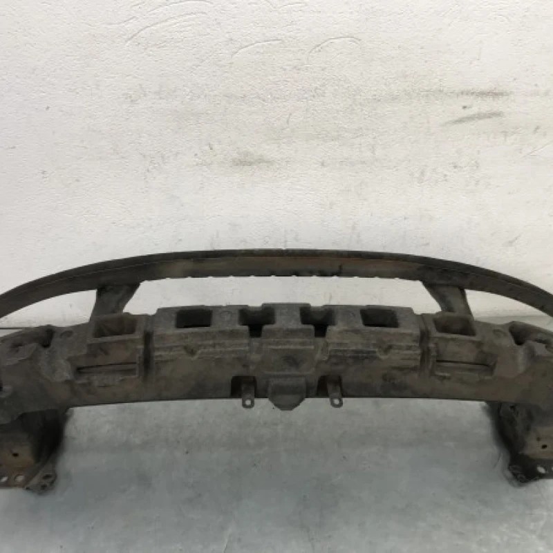 Armatura intaritura bara fata / Volkswagen Passat B6 2009 / Caroserie, oglinzi si faruri