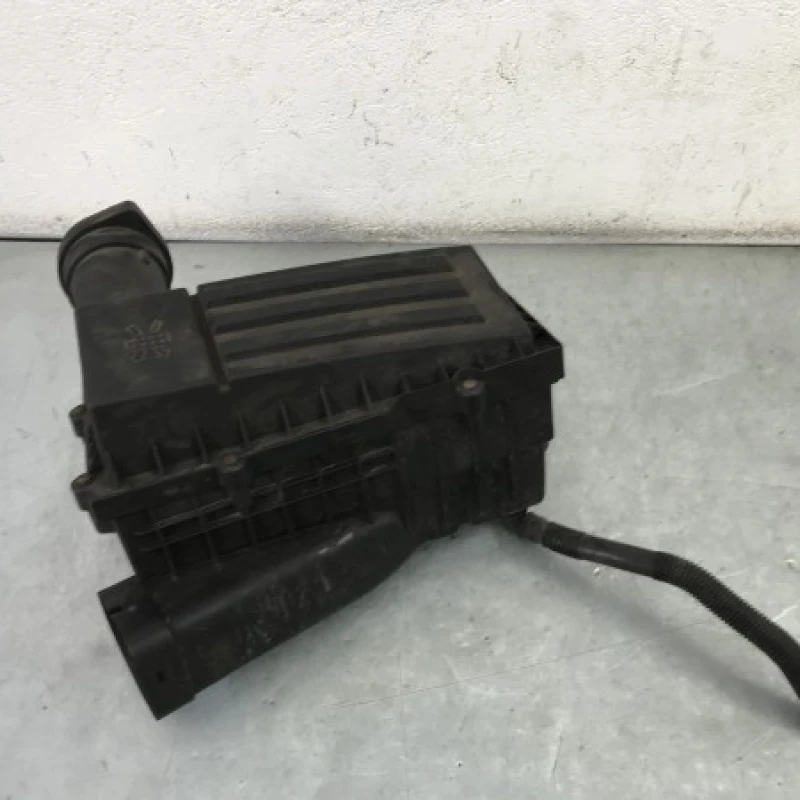 Carcasa filtru aer / Volkswagen   2010 / Motor, racire si evacuare