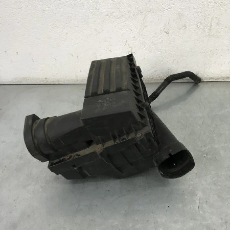 Carcasa filtru aer / Volkswagen Passat B6 2009 / Motor, racire si evacuare