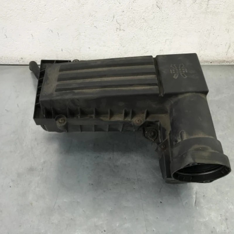Carcasa filtru aer / Volkswagen Passat B6 2009 / Motor, racire si evacuare