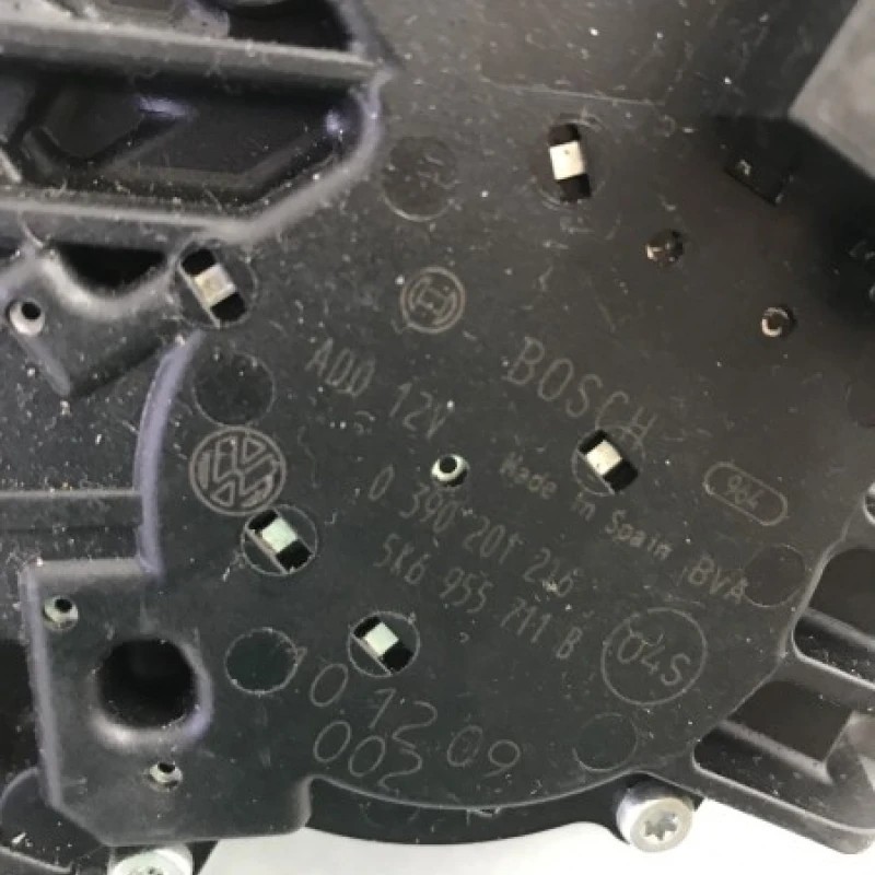 Motoras stergator haion / Volkswagen Golf MK6 2010 / Caroserie, oglinzi si faruri