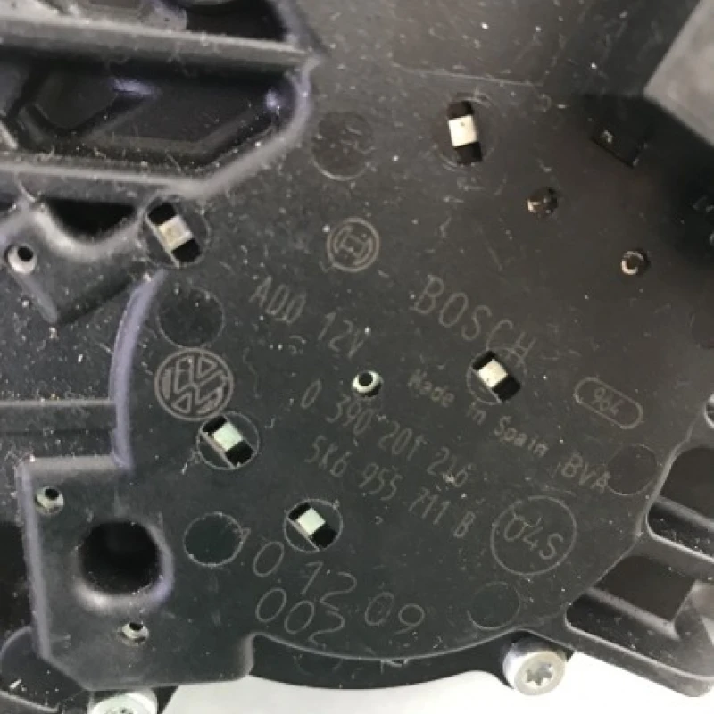 Motoras stergator haion / Volkswagen Golf MK6 2010 / Caroserie, oglinzi si faruri