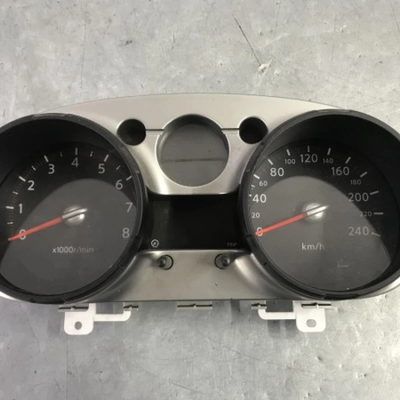 Ceas bord Nissan 