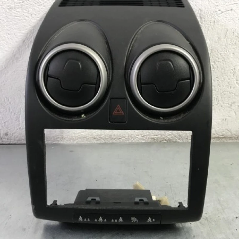 Grila ventilatie bord Nissan 