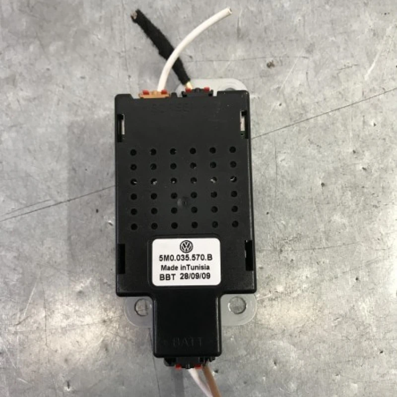 Amplificator antena / Volkswagen Golf MK6 2010 / Audio si electronice