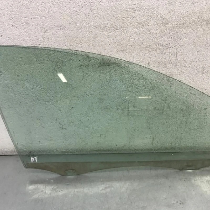 Geam dreapta fata / Volkswagen Golf MK6 2010 / Caroserie, oglinzi si faruri