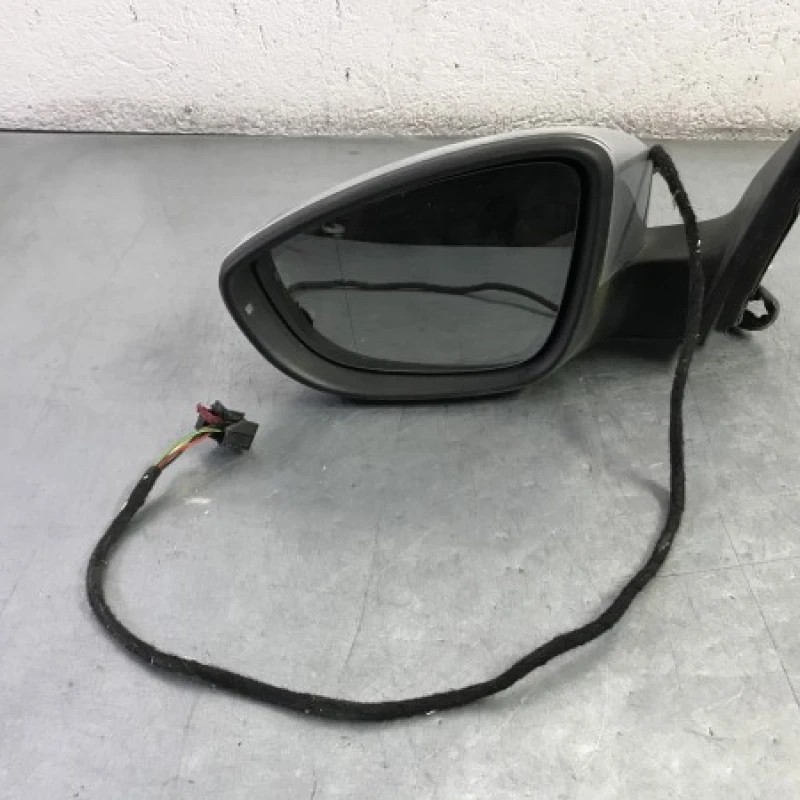 Oglinda stanga / Volkswagen Passat B7 2011 / Caroserie, oglinzi si faruri