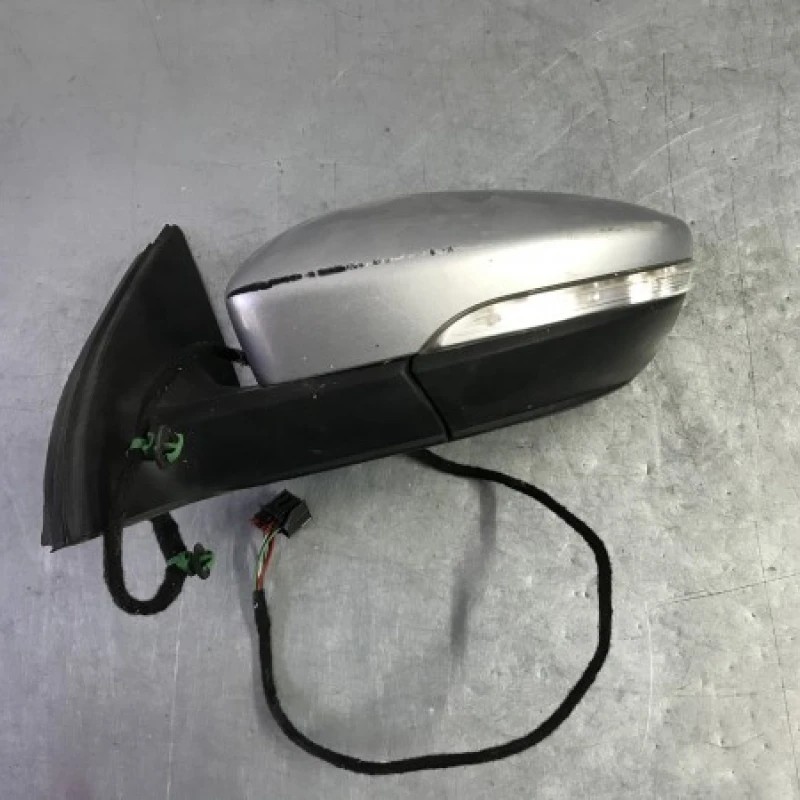 Oglinda stanga / Volkswagen Passat B7 2011 / Caroserie, oglinzi si faruri