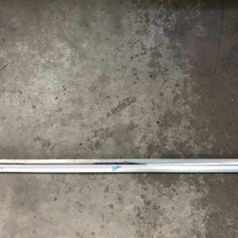 Bandou usa stanga fata / Volkswagen Passat B7 2011 / Caroserie, oglinzi si faruri