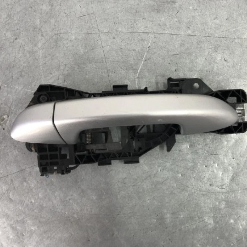 Maner usa stanga spate / Volkswagen Passat B7 2011 / Caroserie, oglinzi si faruri