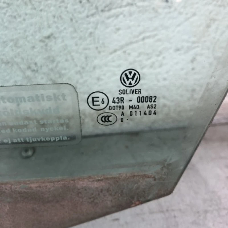 Geam stanga fata / Volkswagen Passat B7 2011 / Caroserie, oglinzi si faruri