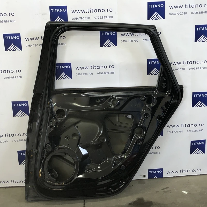 Usa dreapta spate / Audi A4 B8 2013 / Caroserie, oglinzi si faruri