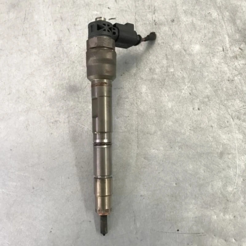 Injector Volkswagen Passat B7 2011