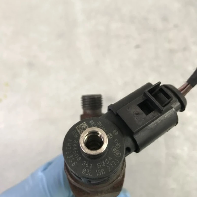 Injector / Volkswagen Passat B7 2011 / Motor, racire si evacuare