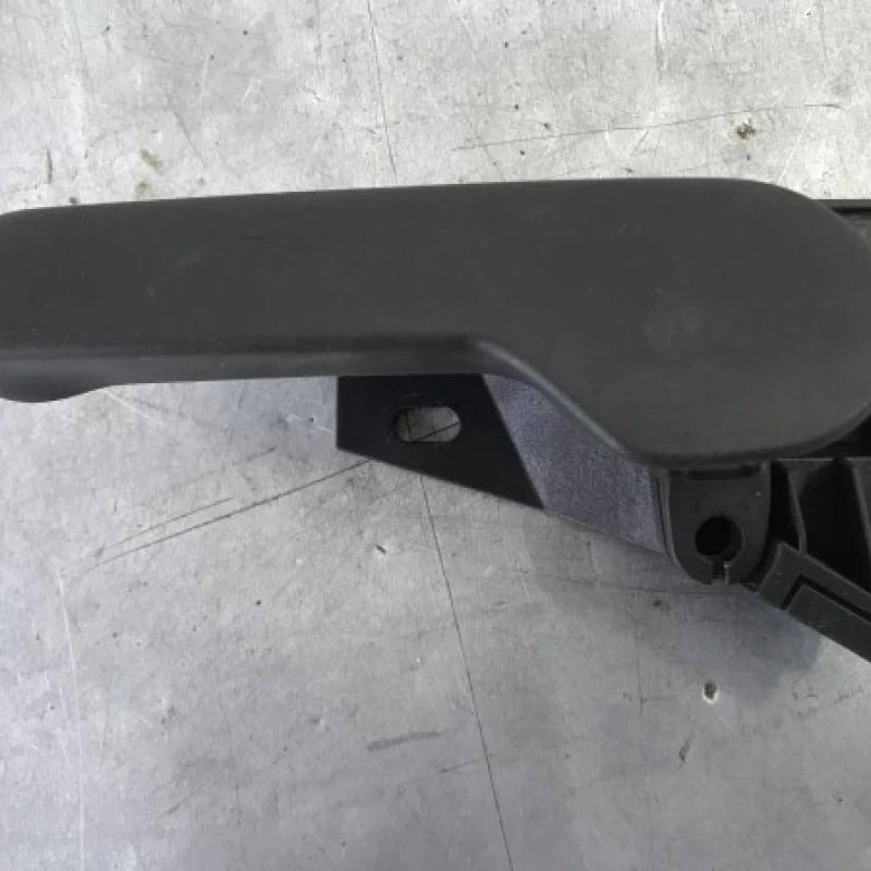 Maner deschidere capota / Volkswagen Golf MK6 2010 / Caroserie, oglinzi si faruri