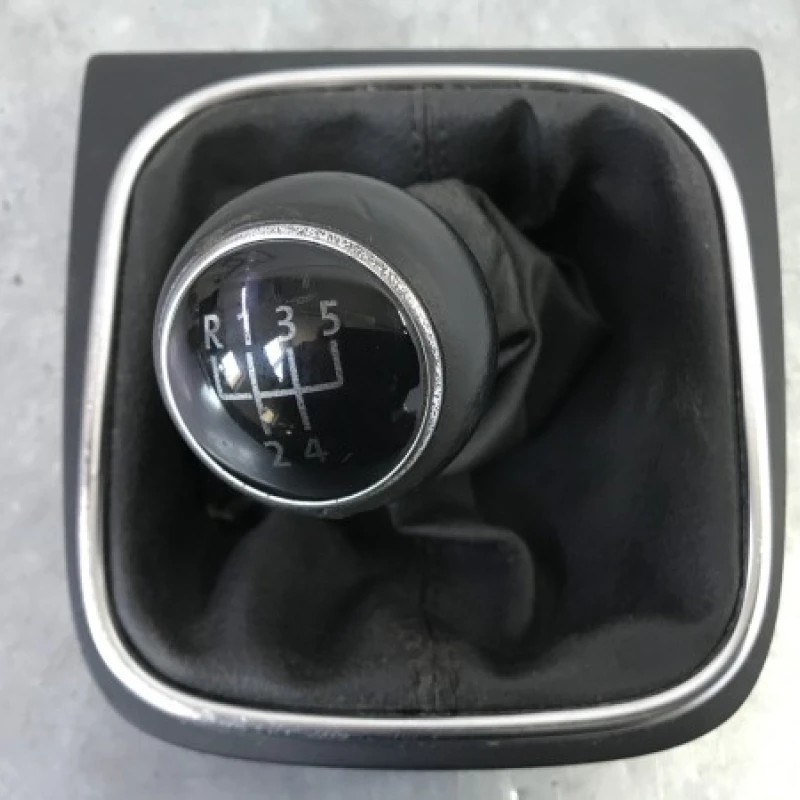Nuca schimbator viteze / Volkswagen Golf MK6 2010 / Caroserie, oglinzi si faruri