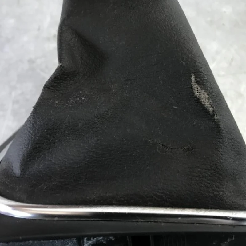 Nuca schimbator viteze / Volkswagen Golf MK6 2010 / Caroserie, oglinzi si faruri