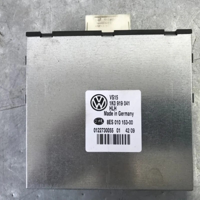 Stabilizator tensiune / Volkswagen Golf MK6 2010 / Audio si electronice