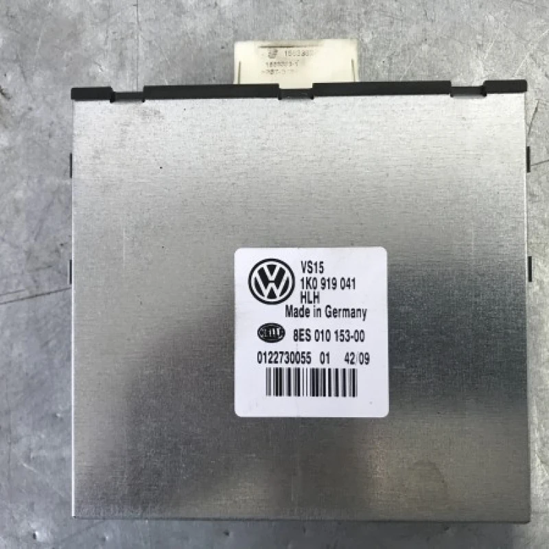 Stabilizator tensiune / Volkswagen Golf MK6 2010 / Audio si electronice