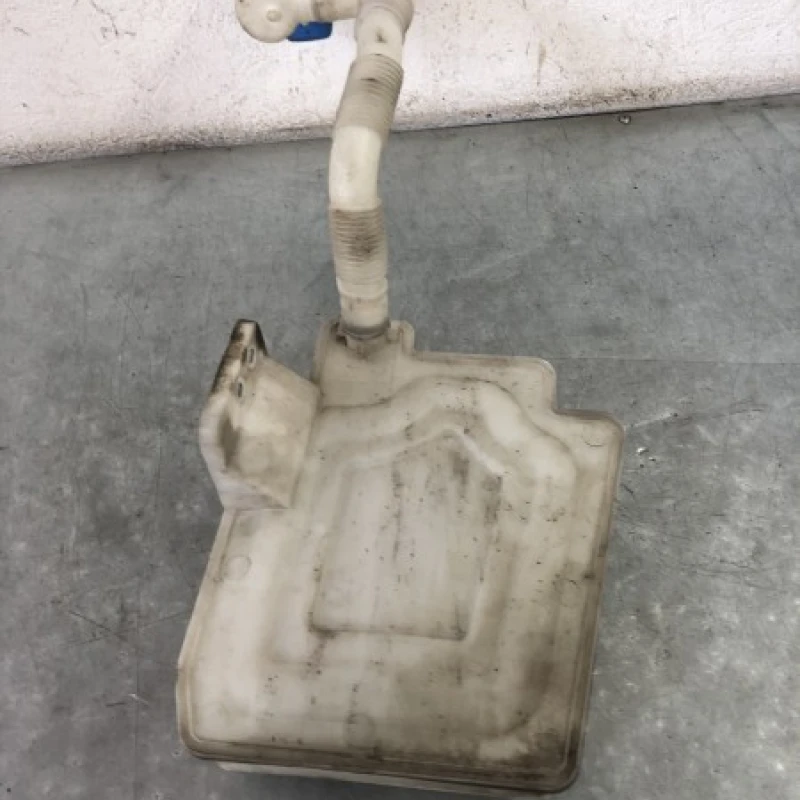 Vas lichid parbriz strop gel / Volkswagen Golf MK6 2010 / Caroserie, oglinzi si faruri