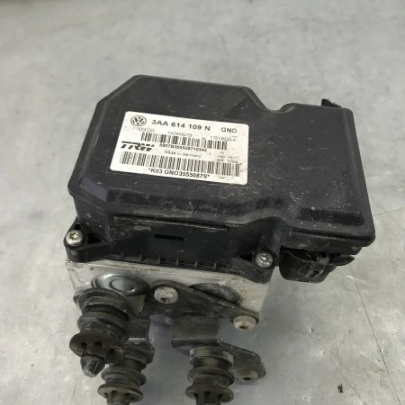 Pompa ABS / Volkswagen Passat B7 2011 / Frane