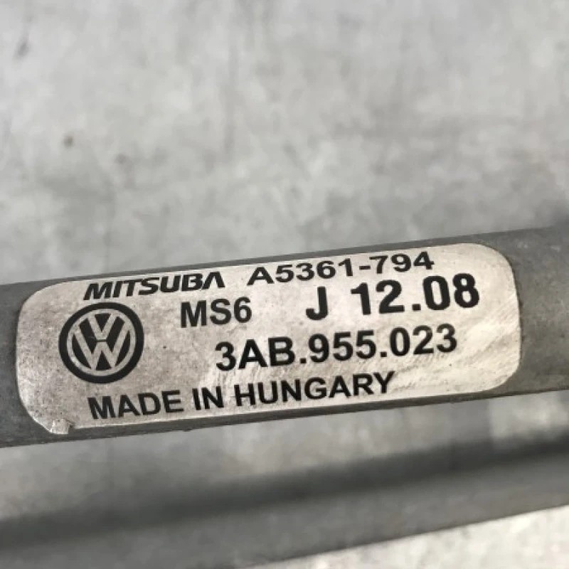 Ansamblu stergatoare cu motoras / Volkswagen Passat B7 2011 / Caroserie, oglinzi si faruri