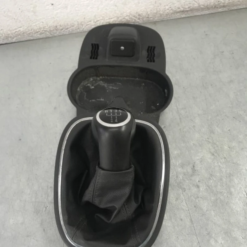 Nuca schimbator / Opel Corsa D 2013 / Interior