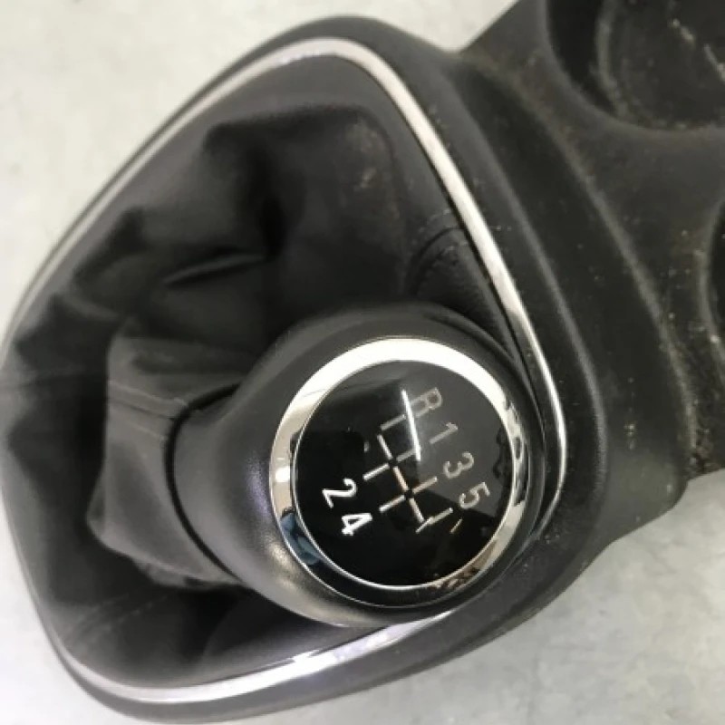 Nuca schimbator / Opel Corsa D 2013 / Interior