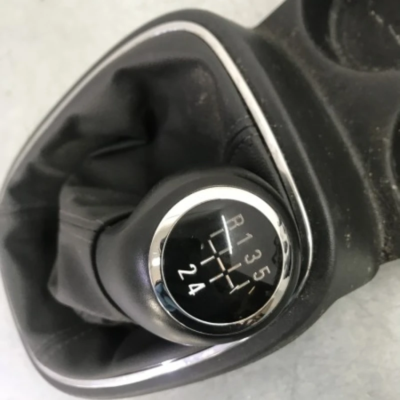Nuca schimbator / Opel Corsa D 2013 / Interior