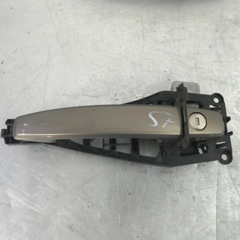 Maner usa stanga fata / Opel Corsa D 2013 / Caroserie, oglinzi si faruri