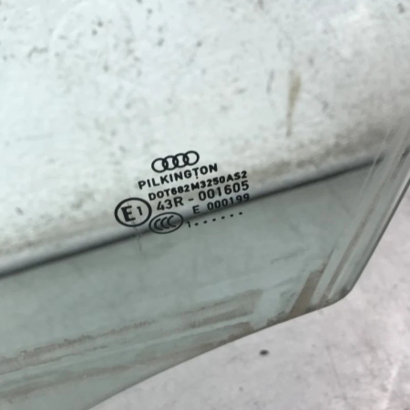 Geam stanga fata / Audi A4 B8 2012 / Caroserie, oglinzi si faruri