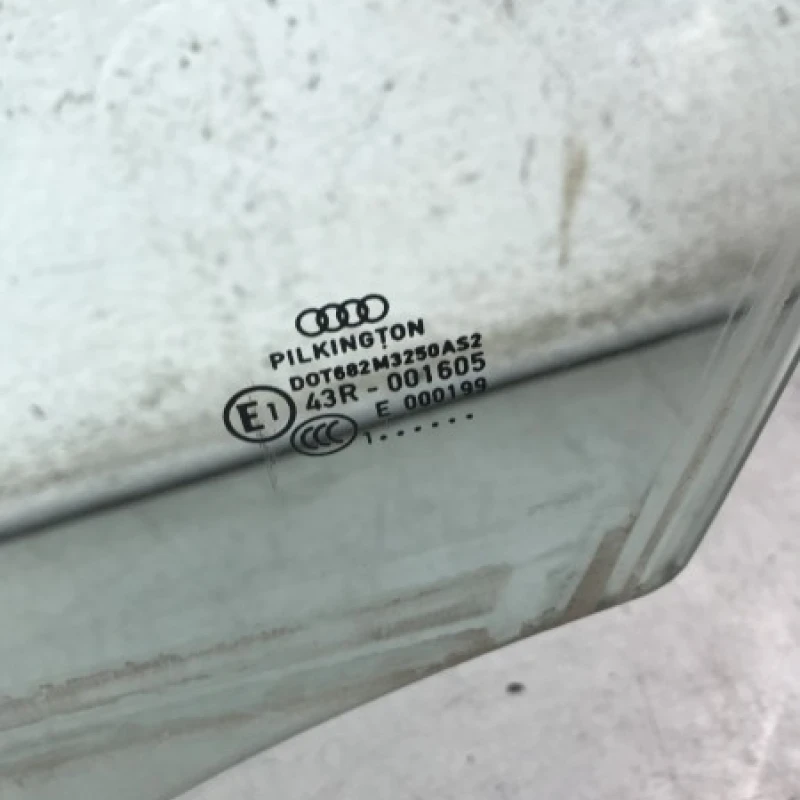 Geam stanga fata / Audi A4 B8 2012 / Caroserie, oglinzi si faruri