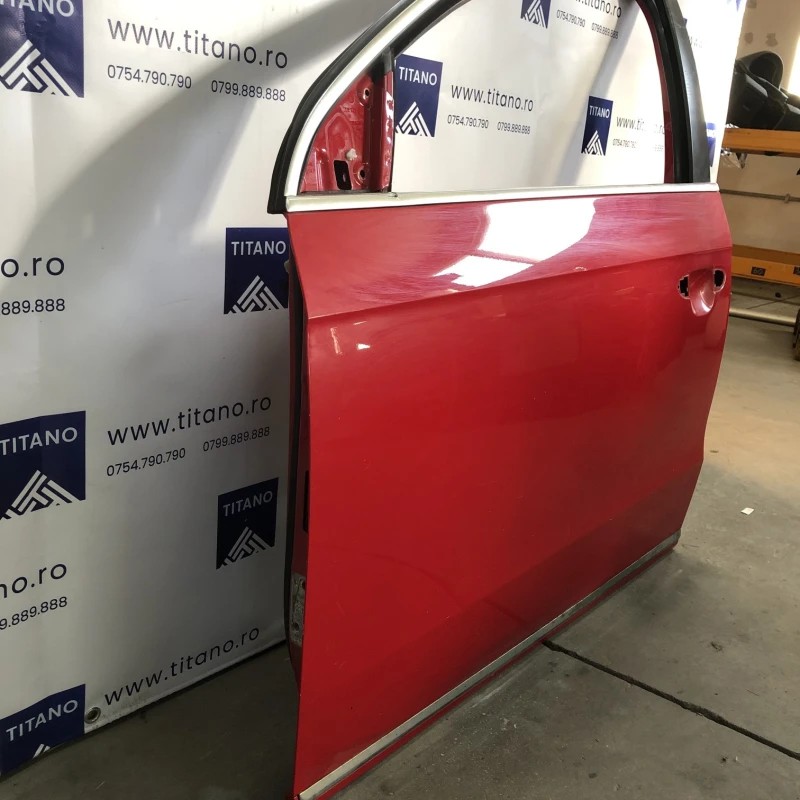 Usa stanga fata / Volkswagen Passat B7 2012 / Caroserie, oglinzi si faruri